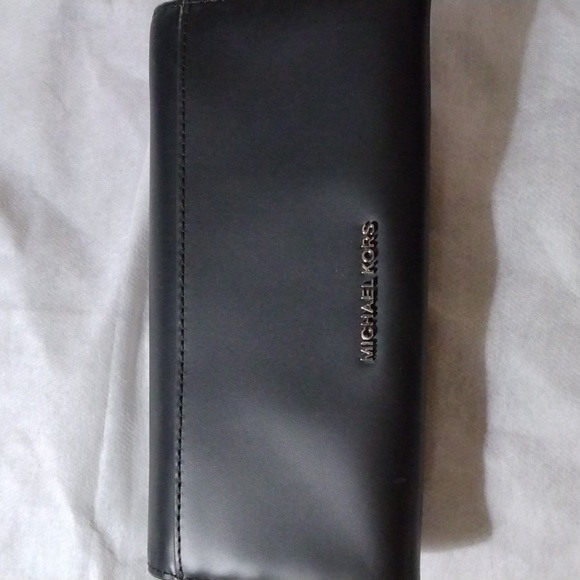 Michael Kors, Leather Wallet/Wristlet, with Logo,Black with Gold, New,Never used - Picture 3 of 8